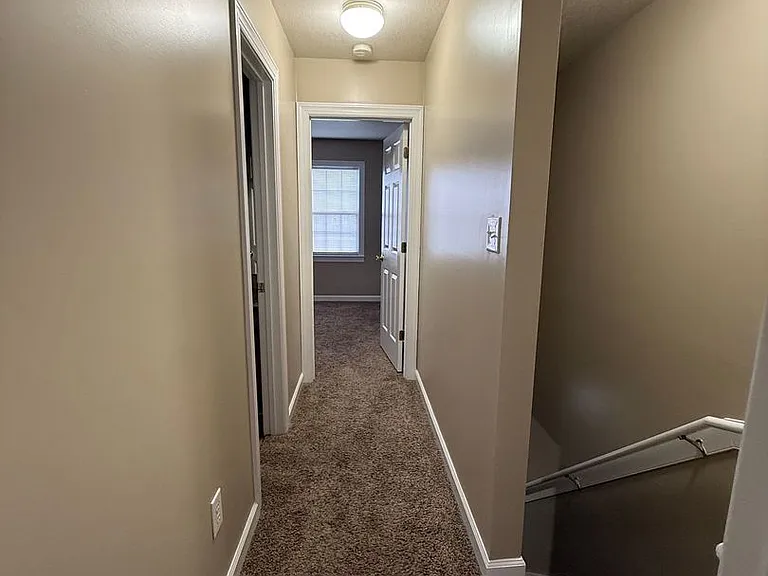 110 Ashwood Dr — Photo 7