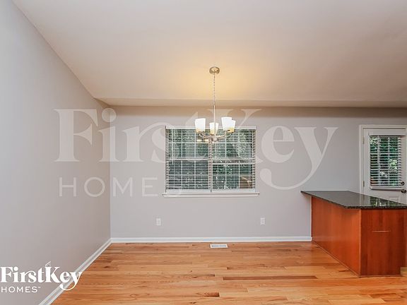 4th image of 441 Bakers Bridge Cir