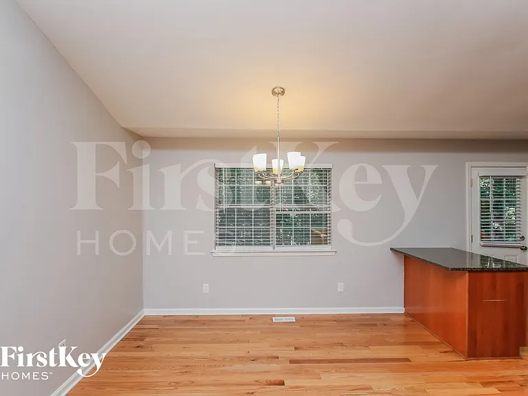 441 Bakers Bridge Cir — Photo 4