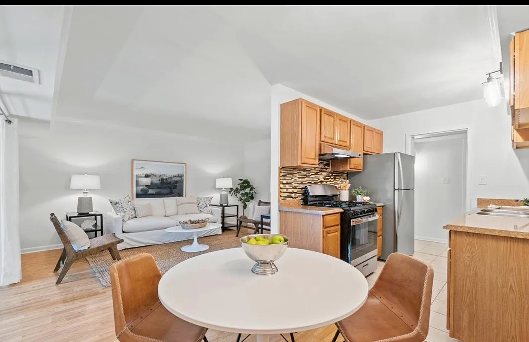 3 bed, 1004 sqft, $2,095 — Photo 4