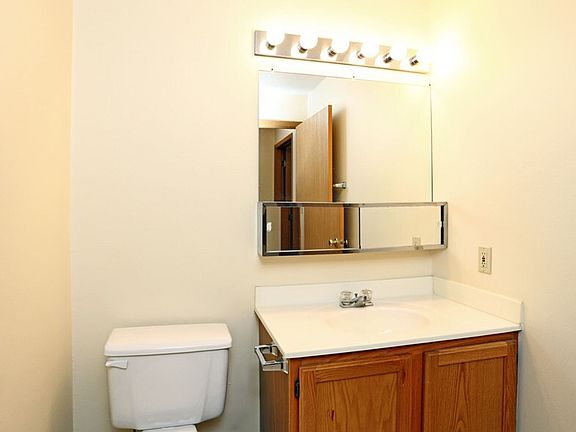 3rd image of 1610-1620 W 7th St S #24