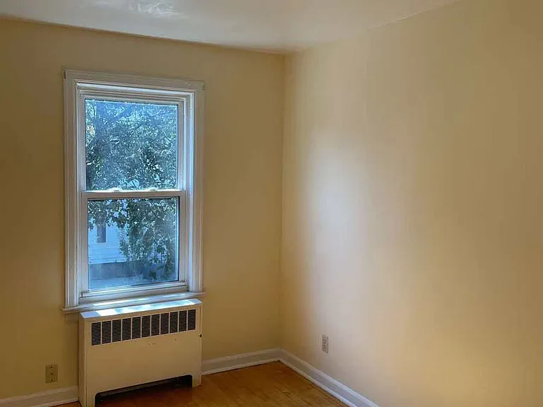 38 1/2 Grant St #38-1/2 — Photo 11