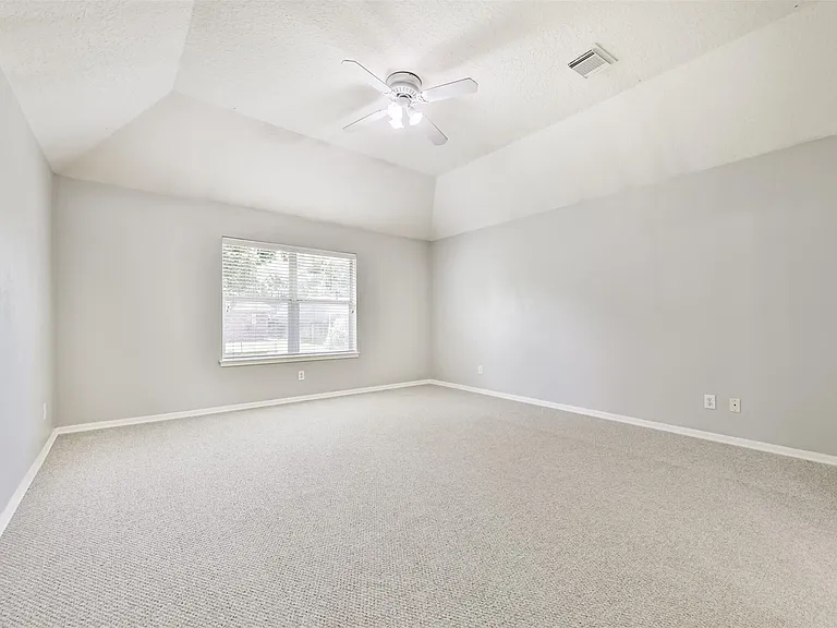 2401 Woody Rd — Photo 15