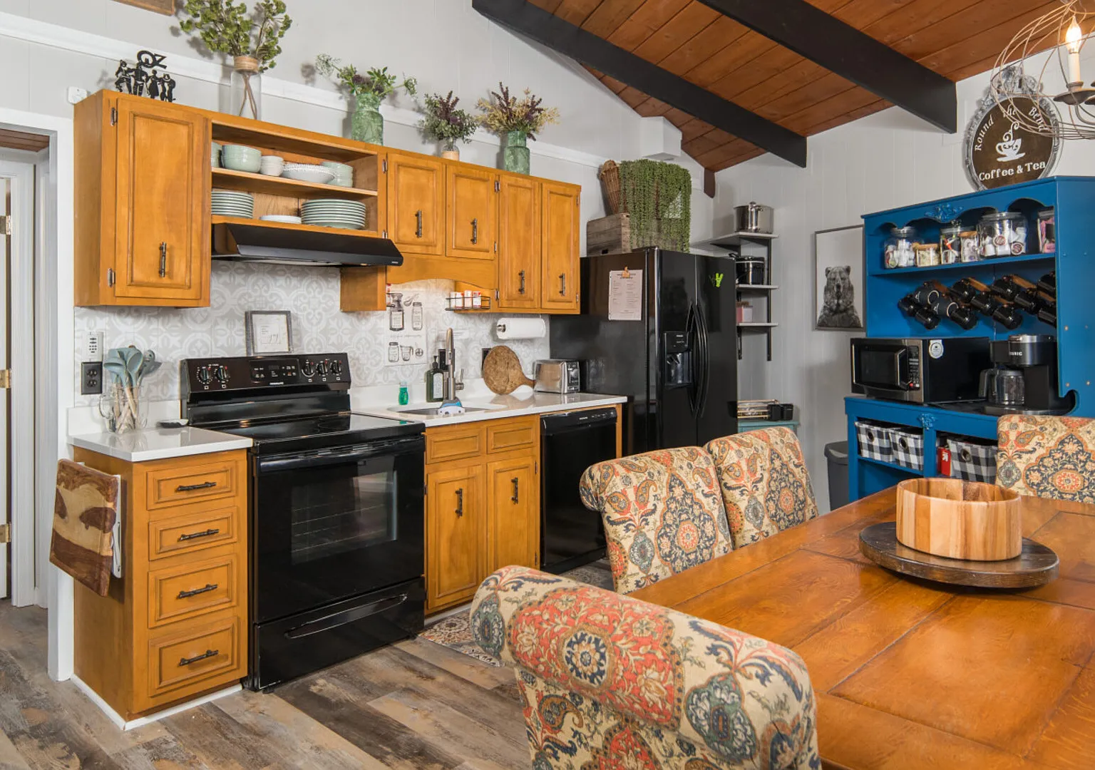 Little Green | AC, Fireplace, Walk to Beech Ski — Photo 3