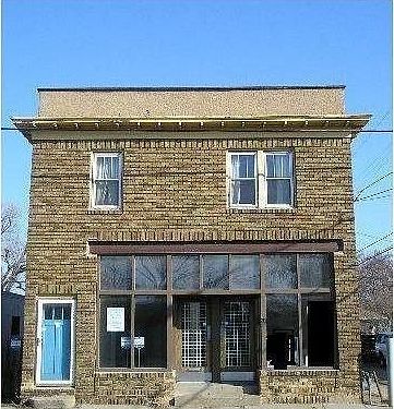 1st image of 211 Lowry Ave NE