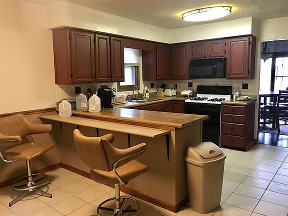 3rd image of 8748 E Circle Dr
