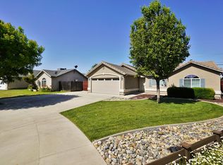 973 Himalaya Dr, Lemoore, CA 93245