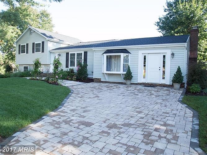1st image of 202 Appletree Dr NE