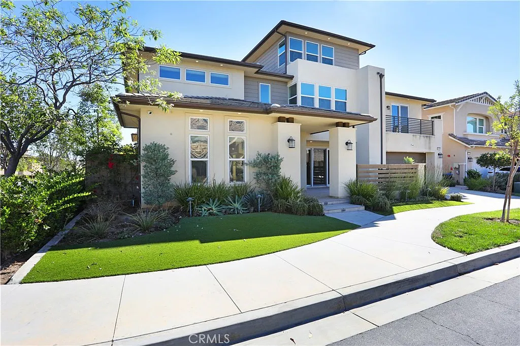 5 bed, 6.0 bath, 4346 sqft, $11,500 — Photo 2