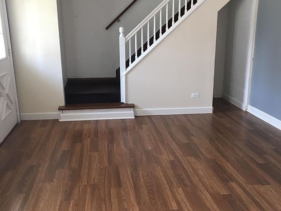 2nd image of 1305 Kingsbury Dr Unit D