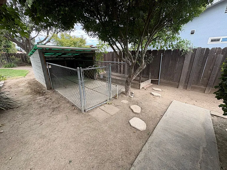 2232 E Paradise Ave — Photo 37