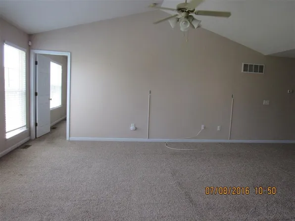 2829 Smokehouse Way, Belleville, IL 62221