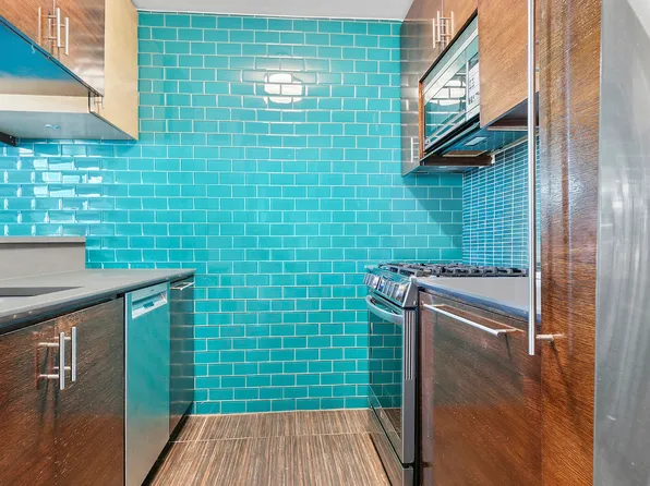 100 United Nations Plaza image 3 of 15