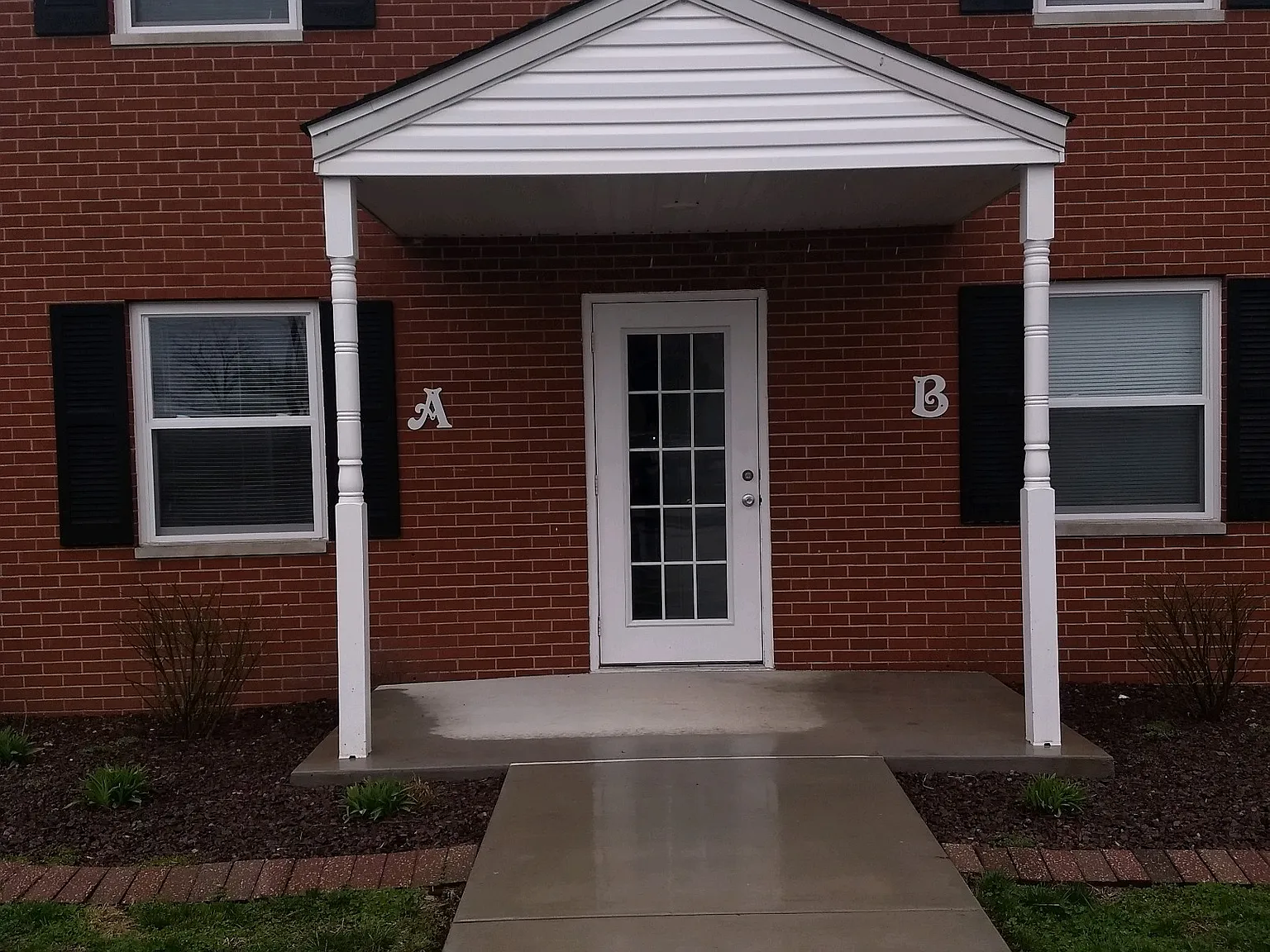 2 bed, $1,050 — Photo 1