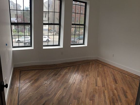 3rd image of 276 E 23rd St APT 2R