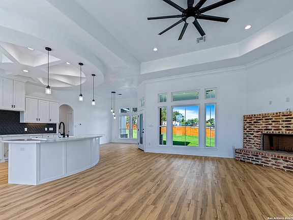3rd image of 105 Bayberry Ct