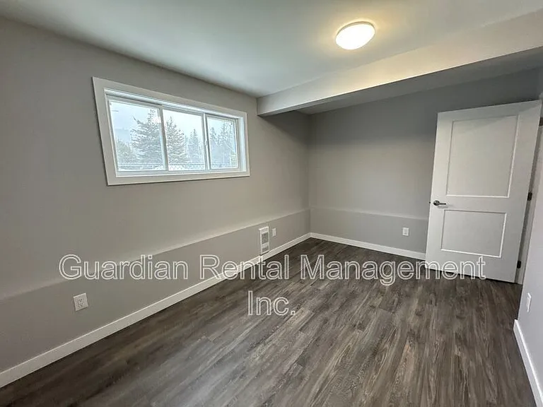 215 Langworthy St #7 — Photo 15