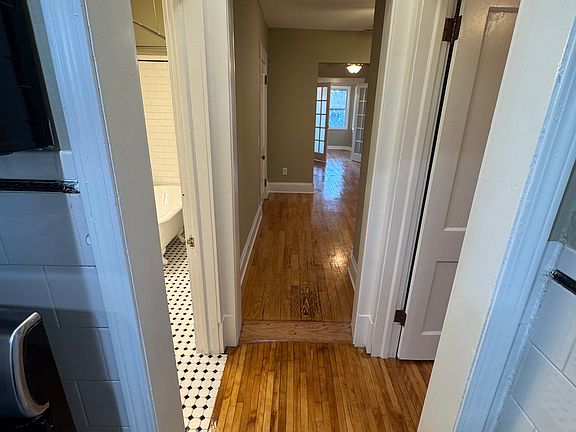 3rd image of 3315 Bryant Ave S APT 201