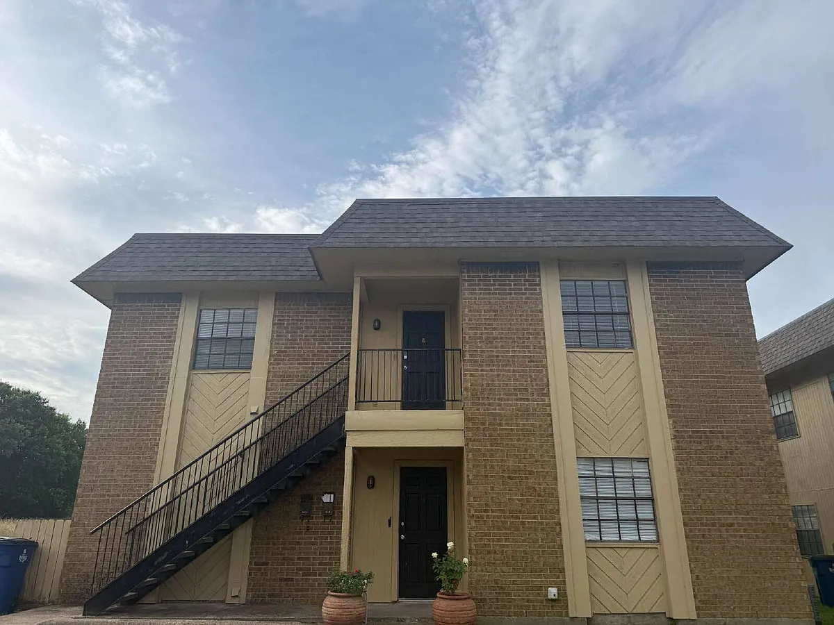 Building Photo - 611 W Gilmer St #B