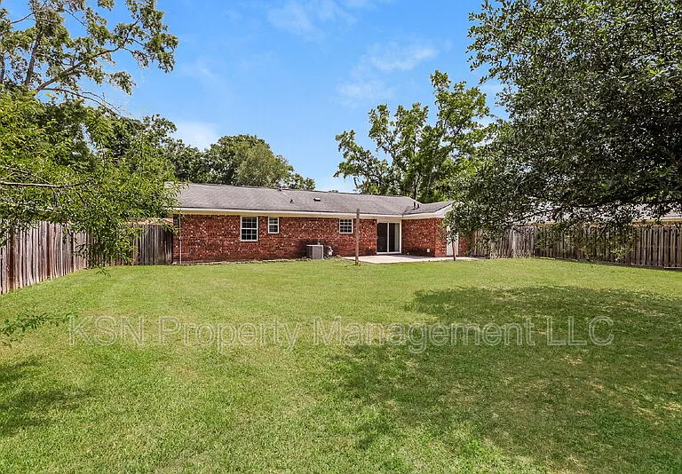 503 W Tietgen St — Photo 14