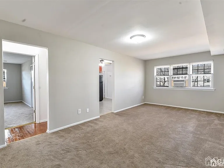 204 College Dr — Photo 5