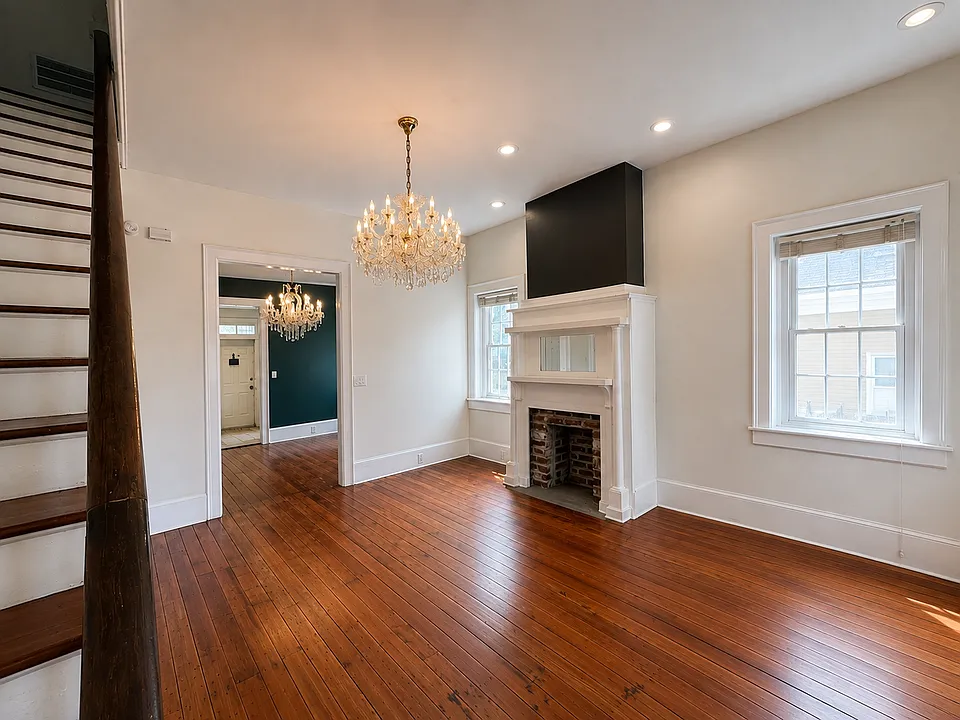 227 W Hall St