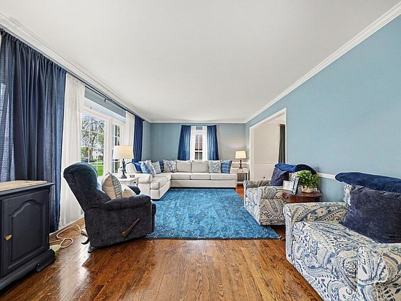 5th image of 53281 Oakton Dr