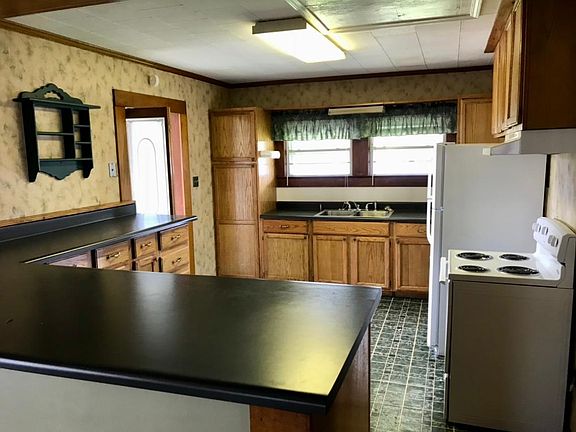 3rd image of 132 Napoleon Ave