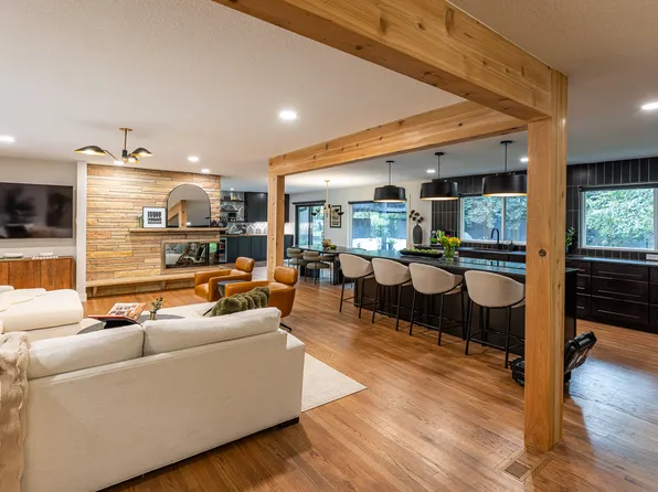 5320 Northwood Rdg, Bloomington, MN 55437