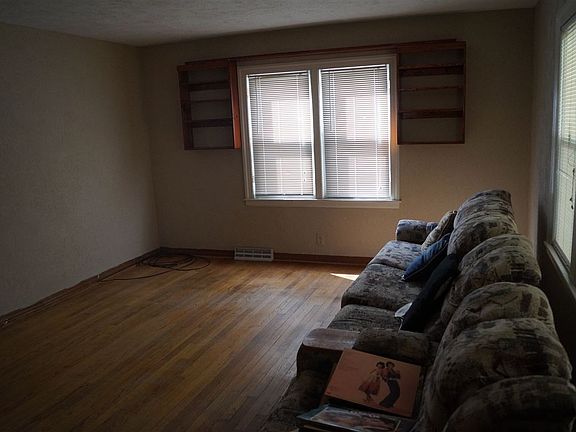 3rd image of 1022 Emerson Ave
