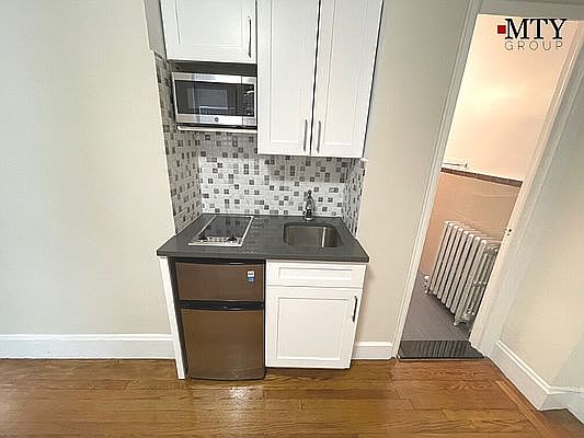 4th image of 155 E 52nd St #4OJ
