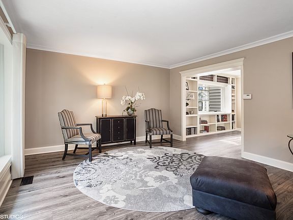 4th image of 930 Summerfield Dr
