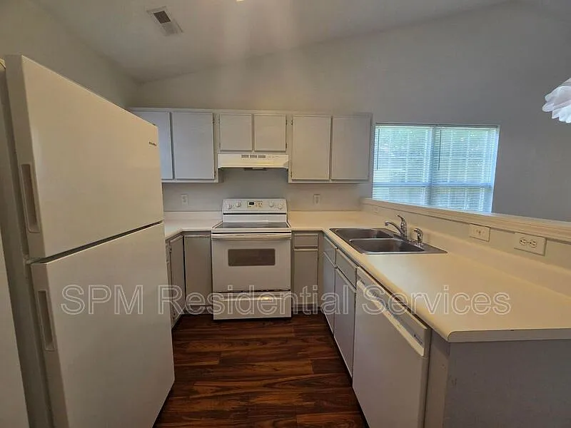 2 bed, 2.0 bath, 930 sqft, $1,500 — Photo 2