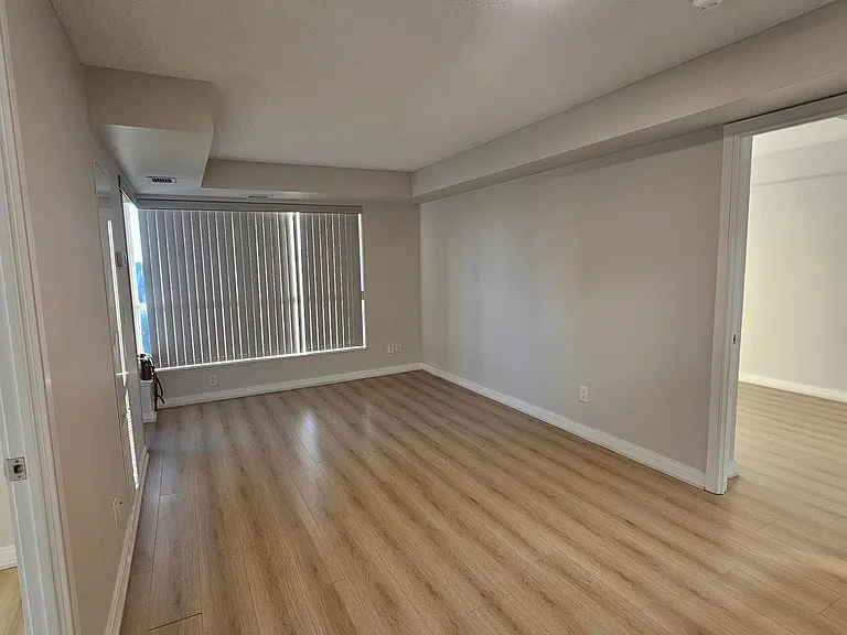 151 Village Green Sq #506 — Photo 6