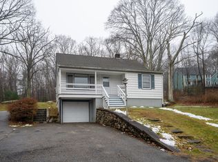 214 Douglas St, Uxbridge, MA 01569