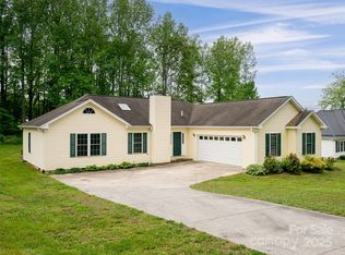 88 Star Point Dr, Hendersonville, NC 28792