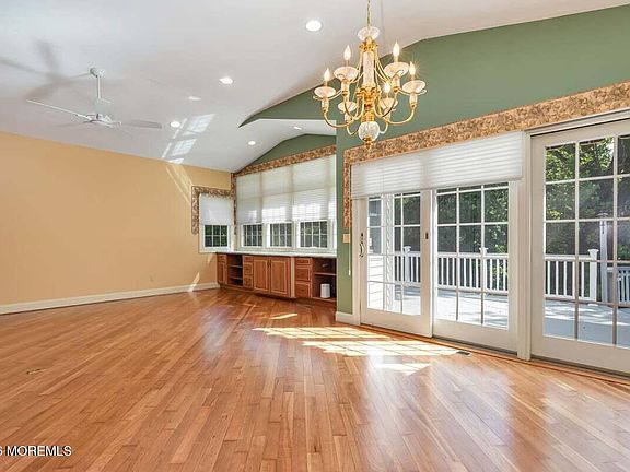 4th image of 48 Ravine Drive
