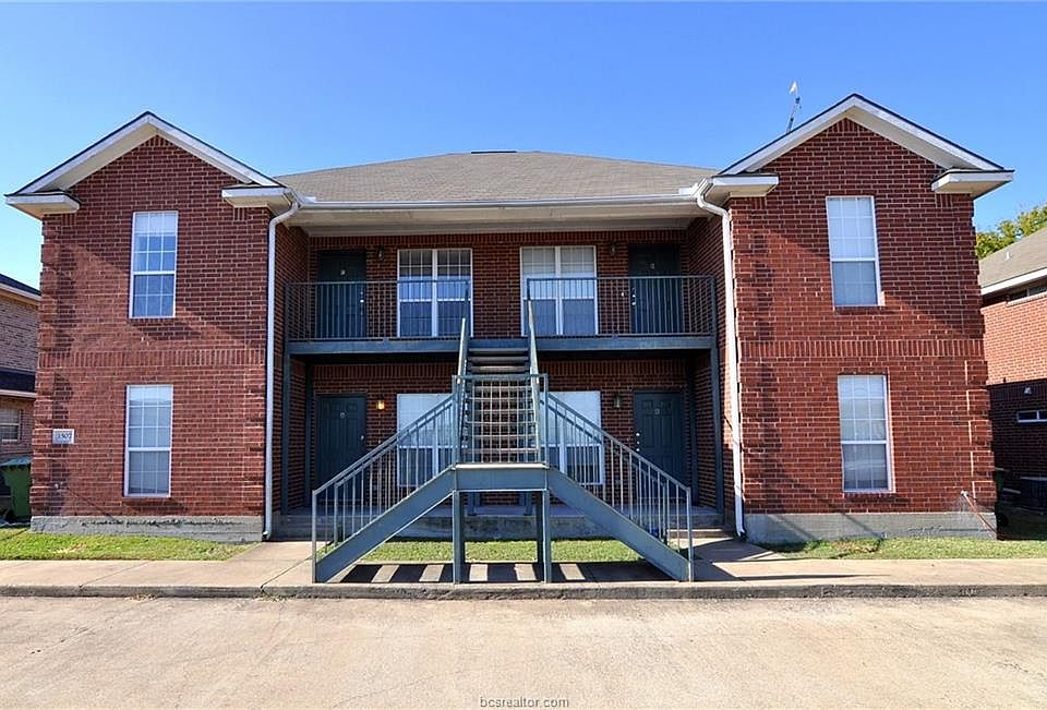 1st image of 1507 Hollowhill Dr APT C