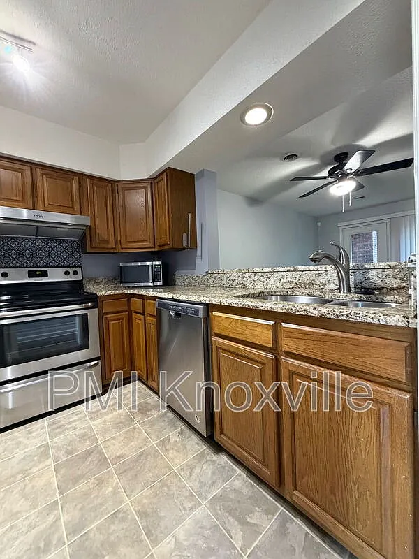 1 bed, 1.5 bath, 1064 sqft, $1,650 — Photo 4