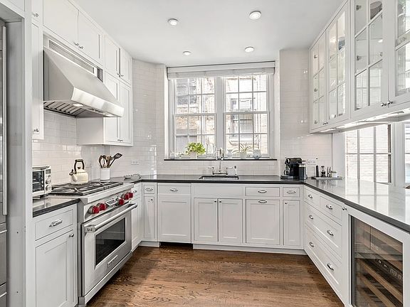 3rd image of 929 Park Ave #11C
