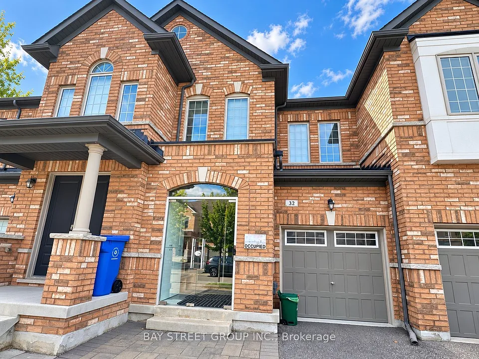 32 Capreol Ave