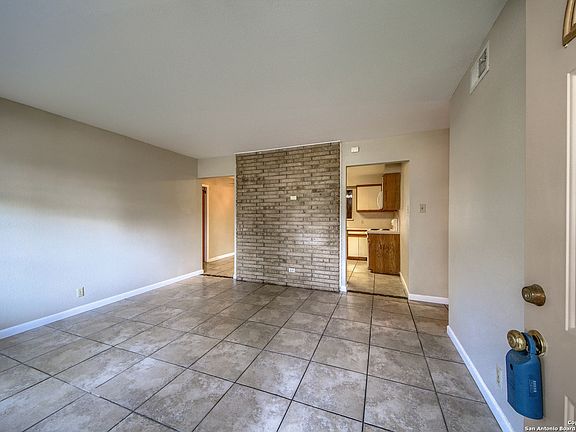5th image of 4011 Tropical Dr