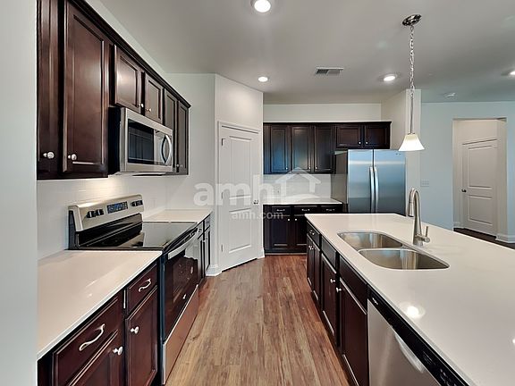 3rd image of 628 Rivermist Dr