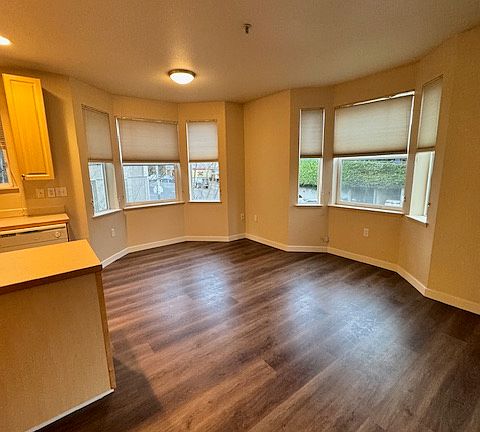 3rd image of 1409 Queen Anne Ave N #204