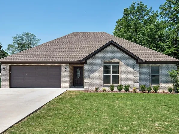 701 Hickory Ave, Muscle Shoals, AL 35661