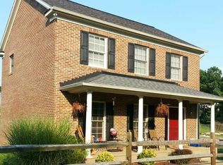 143 Greenway Ct, Warrenton, VA 20186