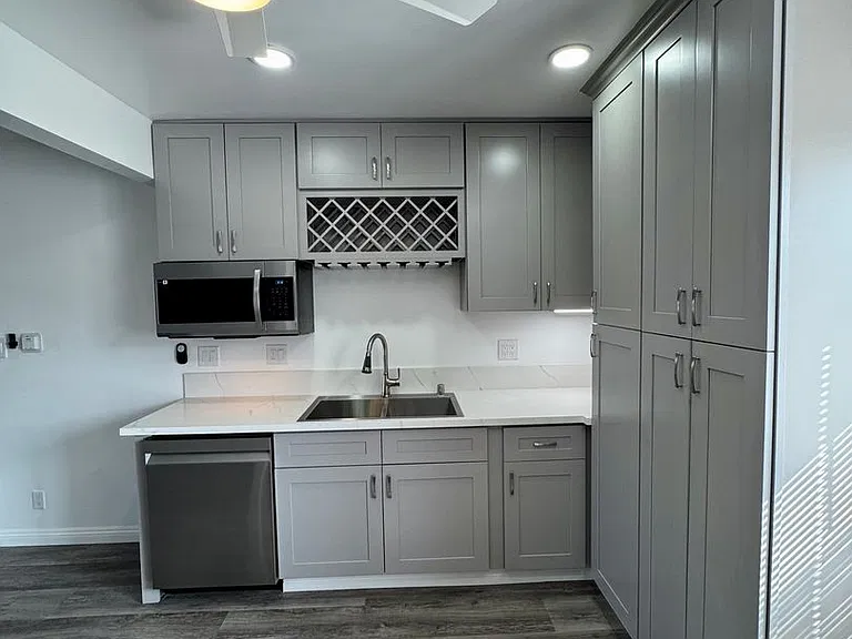 1027 Roswell Ave #4 — Photo 4