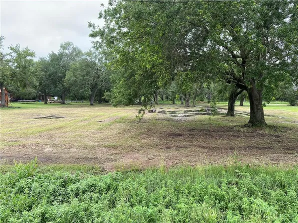 5 Yacht Pen Ln, Lafitte, LA 70067