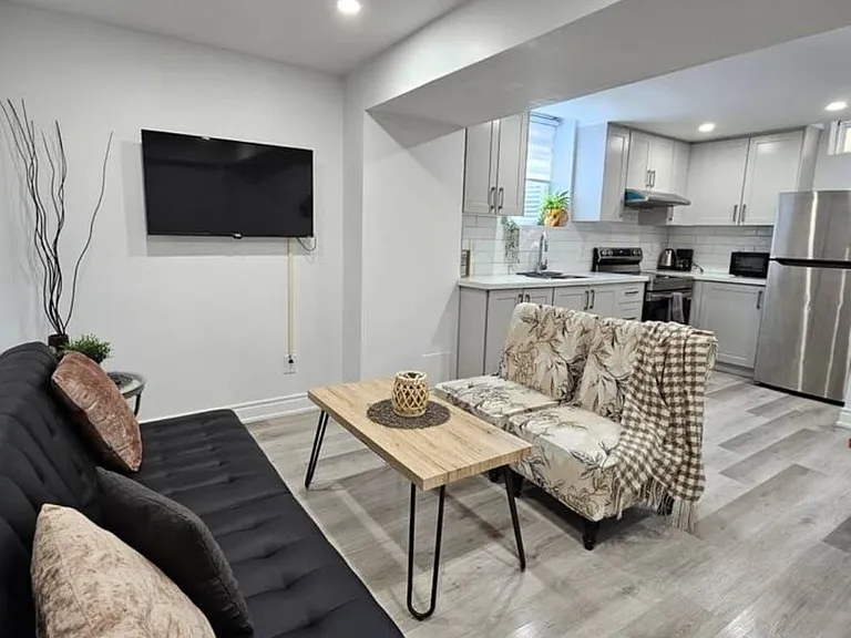 54 Baycliffe Dr #2 — Photo 2