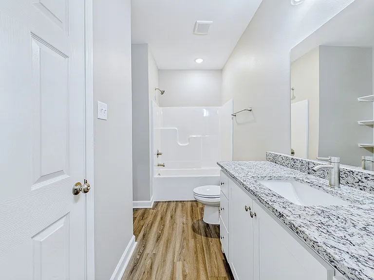 306 Redbud Ct — Photo 2